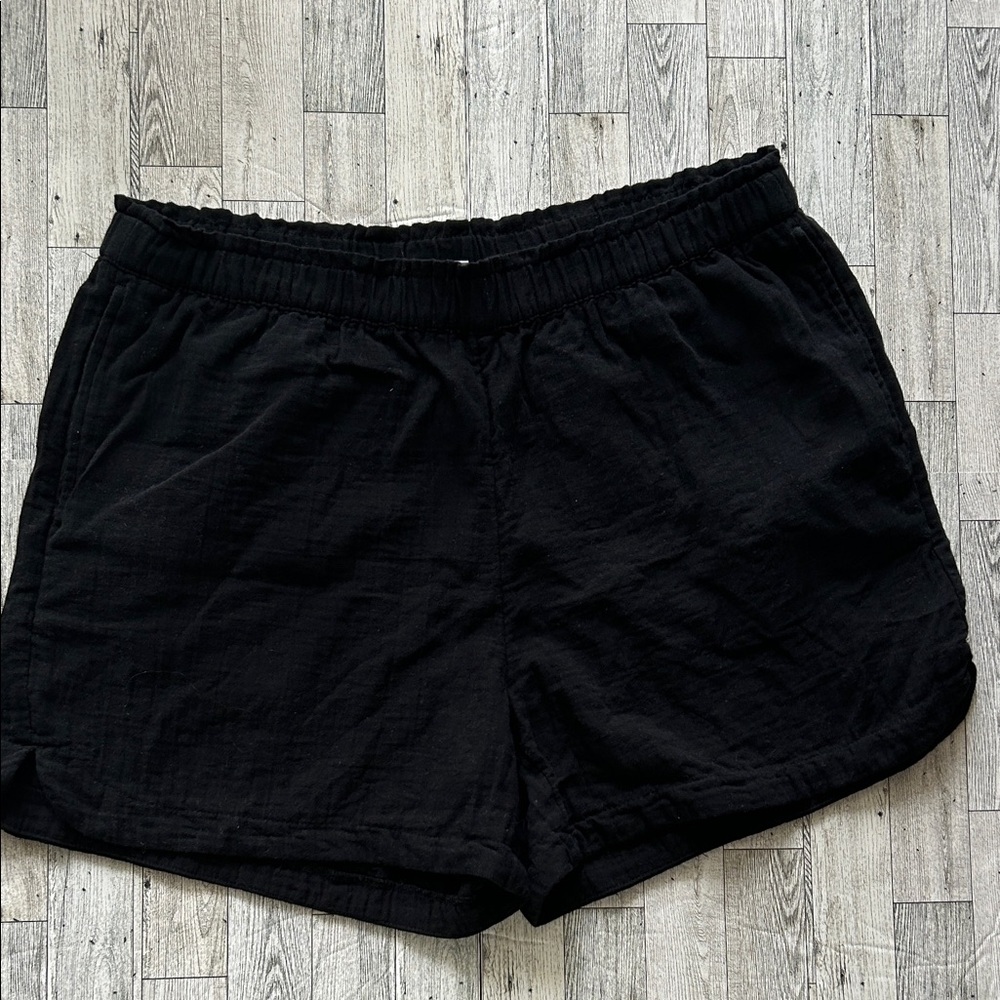 Old Navy high waisted crinkle gauze Black Shorts size XL